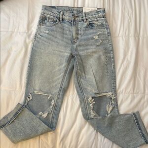 American Eagle Women's Light Blue Distressed Jeans